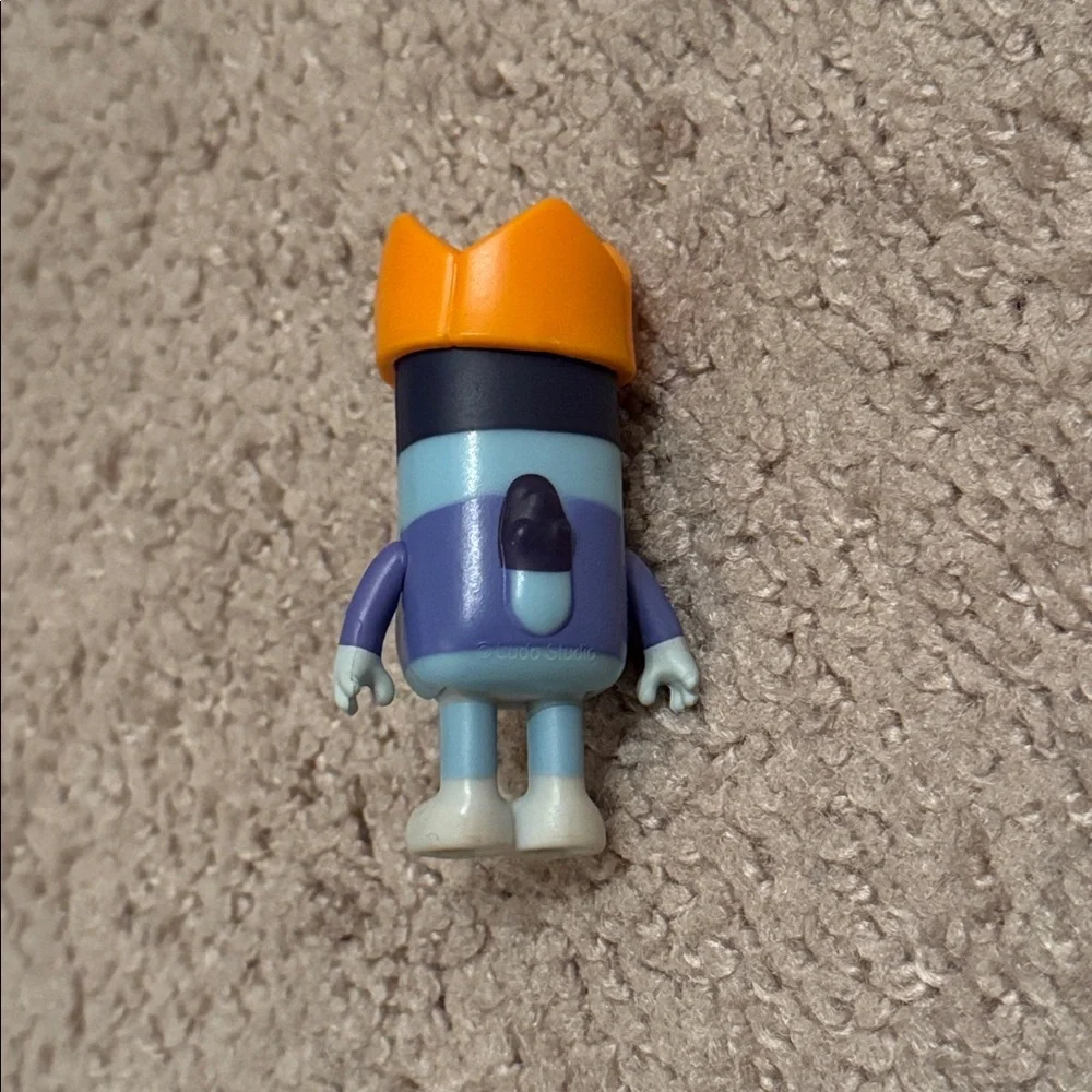 Bluey Figures with Orange Crown Hat Christmas Swim Cracker